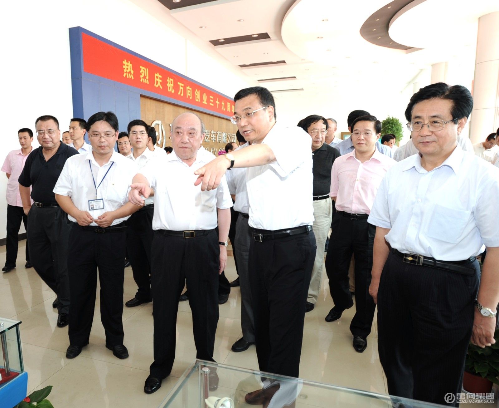 2008年7月7日，国务院副总理李克强视察万向电动汽车。.JPG